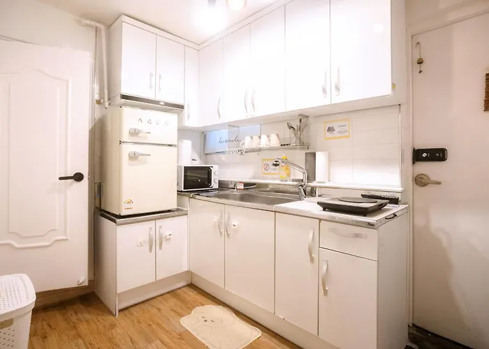 5mins To Dmc Hongdae Sinchon Cozy House